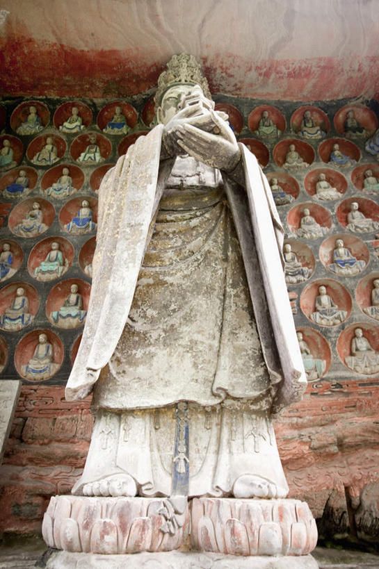 东方人,一个人,无人,站,捧,竖图,室外,白天,仰视,旅游,度假,名胜古迹,标志建筑,地标,建筑,雕塑,重庆,中国,亚洲,仅一个男性,仅一个人,仅一个中年男性,节日,遗迹,艺术,装饰,雕刻,雕像,墙,注视,黄种人,古迹,文化,文物,娱乐,建设,古建筑,石雕,墙壁,墙面,工艺品,观察,看,祈祷,站着,享受,休闲,健康,旅游胜地,放松,许愿,宗教,信仰,观看,纪念,祈求,美术,察看,关注,主题,陈列,古文明,东亚,大足县,宝顶山,中华人民共和国,西南地区,功能,美学,重庆市,渝,袍子,宝顶山摩崖石刻,大足,大足区,平安,男人,男性,中年男性,亚洲人,端,端着,捧着,手捧,站立,彩图,低角度拍摄,全身