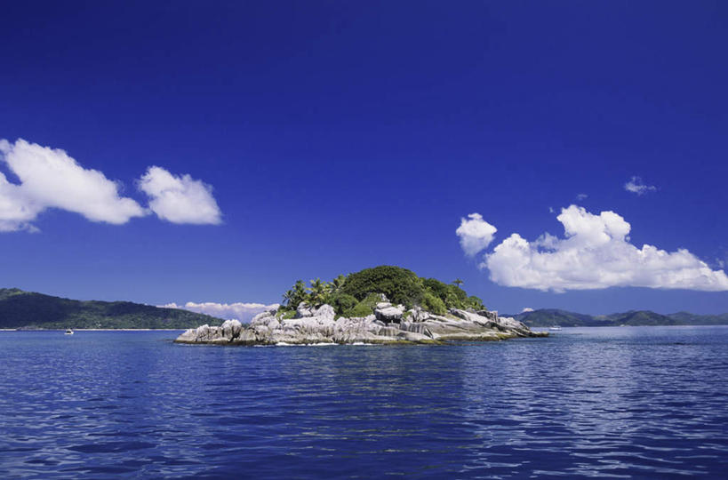 无人,横图,室外,白天,正面,旅游,度假,草地,草坪,岛屿,海浪,海洋,美景,植物,棕榈树,叶子,非洲,塞舌尔,阴影,光线,影子,岛,景观,浪花,云,云朵,绿叶,云彩,娱乐,草,树,树木,蓝色,绿色,白云,蓝天,天空,阳光,自然,海水,天,享受,休闲,嫩叶,景色,放松,生长,晴朗,成长,自然风光,海景,棕榈叶,塞舌尔共和国,阿非利加洲,东非,可可岛,叶,叶片,大海,风浪,海,海水的波动,近岸浪,列岛,群岛,涌浪,诸岛,晴空,彩图