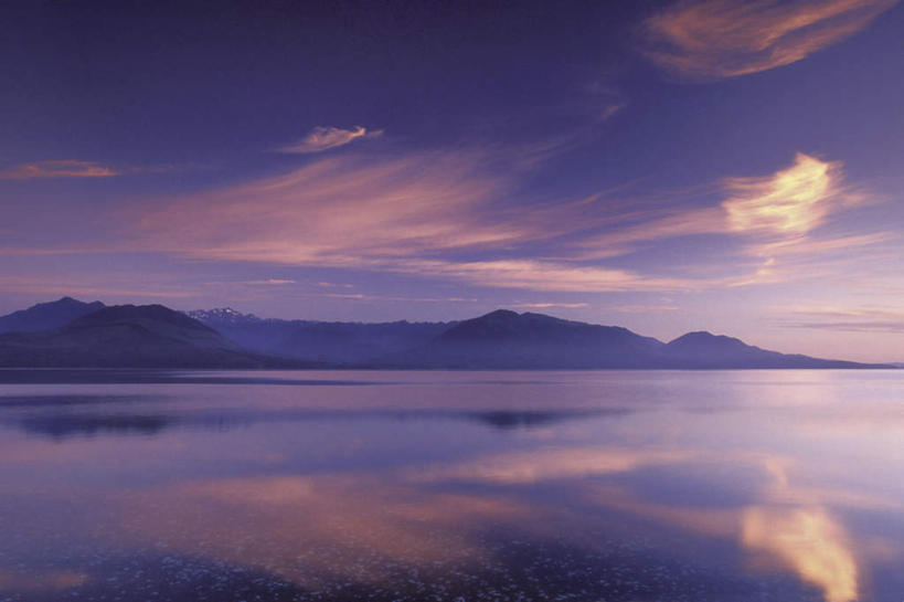 无人,横图,室外,白天,正面,旅游,度假,河流,美景,日落,山,山脉,水,峡谷,美国,河水,景观,山峰,水流,晚霞,霞光,云,云朵,落日,山峦,云彩,娱乐,白云,倒影,自然,黄昏,群山,享受,休闲,景色,彩霞,放松,倒映,北美,北美洲,自然风光,美洲,俄勒冈州,胡德河峡谷,俄勒冈,北亚美利加洲,亚美利加洲,落日之州,水獭之州,海狸州,胡得山,夕照,反照,夕阳,彩图,斜阳