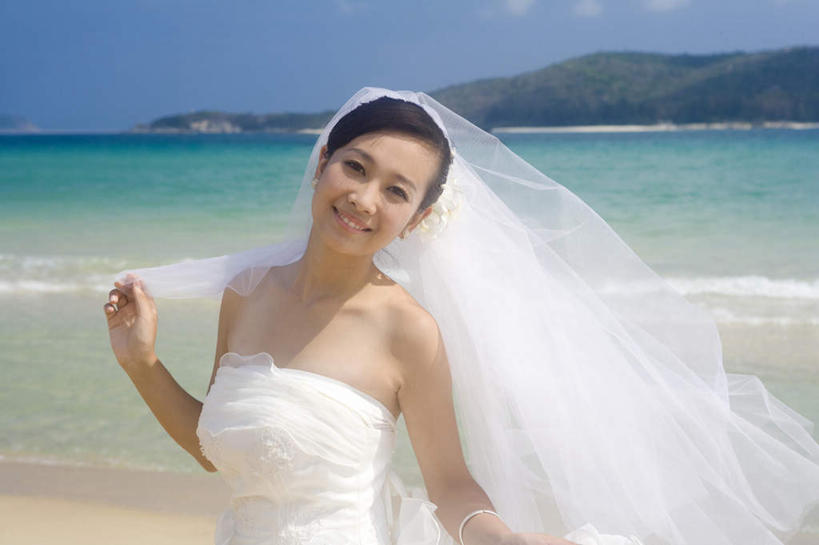 东方人,头发,一个人,新娘,笑,微笑,露齿笑,横图,室外,白天,正面,婚纱,婚礼,旅游,度假,快乐,幸福,异乎寻常,海浪,海洋,美景,水,三亚,中国,亚洲,仅一个年轻女性,仅一个女性,仅一个人,庆祝,地平线,景观,水平线,娱乐,蓝色,白色,黑色,自然,夏天,享受,休闲,景色,放松,摄影,面纱,热带气候,自然风光,肖像,梦想,东亚,海南岛,年轻女性,女人,女性,亚洲人,中国人,海滩,半身,彩图,旅行