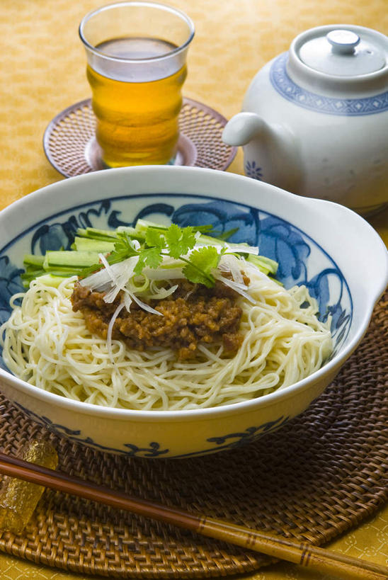 面条,无人,竖图,俯视,室内,筷子,黄瓜,静物,食品,杯,饮食,茶壶,碗,摄影,堆,膳食,清新,中国文化,主菜,东亚文化,健康食物,玻璃杯,彩图,高角度拍摄