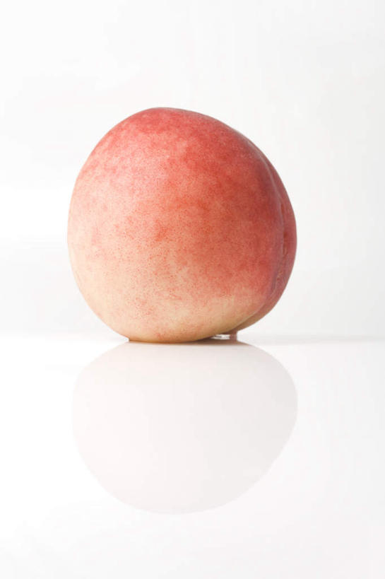 竖图,留白,白色背景,侧面,静物,水果,亚洲,瓷器,食品,饮品,小吃,饮食,食物,饮料,一个,粉色,思考,桃,单个,可口,清新,东亚,健康食物,北京市,适口,影棚拍摄