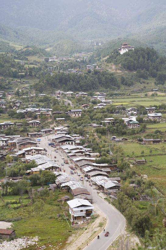 无人,家,竖图,俯视,室外,白天,旅游,度假,草地,草坪,美景,山,山脉,树林,植物,道路,路,不丹,亚洲,许多,阴影,生气,曲折,弯曲,光线,影子,房屋,墙,屋顶,屋子,景观,山峰,小路,交通,山峦,很多,顶棚,娱乐,楼房,墙壁,墙面,住宅,草,树,树木,绿色,阳光,自然,群山,享受,休闲,景色,放松,活力,蜿蜒,茂盛,生长,成长,生机,连绵,繁茂,绵延,自然风光,南亚,兴旺,昌盛,绵亘,昌隆,畅旺,发达,蕃芜,繁盛,富强,隆盛,蓬勃,旺盛,兴隆,兴盛,郁勃,不丹王国,活气,布姆唐,彩图,高角度拍摄,房子
