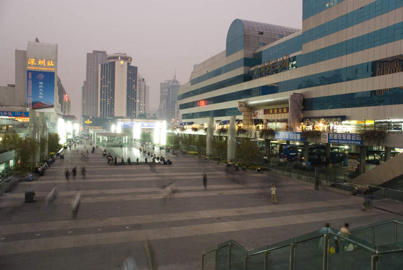 东方人,高楼大厦,走,横图,室外,白天,正面,度假,美景,城市风光,城市,大厦,建筑,路灯,摩天大楼,人行横道,照明,深圳,中国,亚洲,景观,人行道,灯光,许多人,黄种人,娱乐,灯,蓝色,蓝天,天空,天,一群人,享受,休闲,景色,放松,照亮,照明设备,人行横道线,东亚,广东,广东省,中华人民共和国,华南地区,粤,深圳市,亚洲人,斑马线,步行,散步,走路,彩图,全身,大楼,高层建筑,高楼,摩天楼