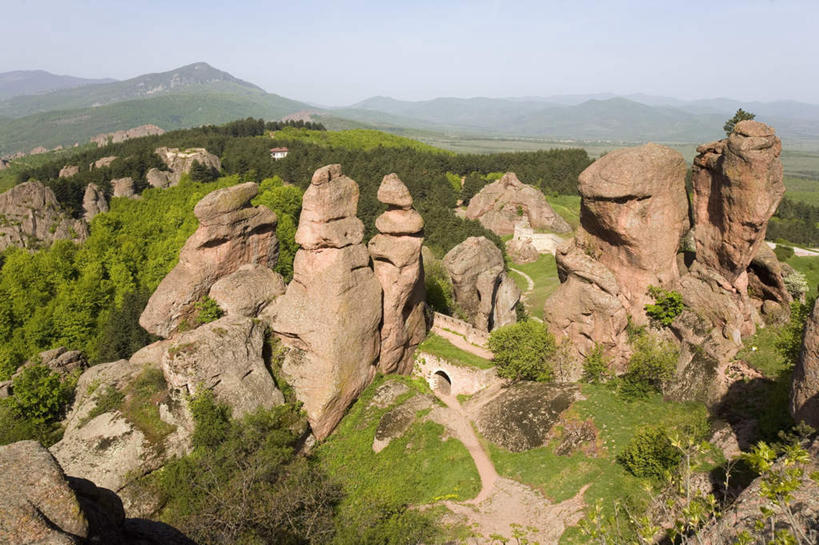无人,横图,俯视,室外,白天,旅游,度假,草地,石头,美景,山,植物,雾,欧洲,保加利亚,阴影,朦胧,模糊,光线,石子,影子,景观,山峰,云,云朵,青苔,苔藓,山峦,云彩,娱乐,草,树,树木,蓝色,绿色,白云,蓝天,天空,阳光,自然,天,享受,休闲,景色,放松,生长,晴朗,成长,迷雾,南欧,自然风光,保加利亚共和国,石块,岩石,大雾,晴空,彩图,高角度拍摄