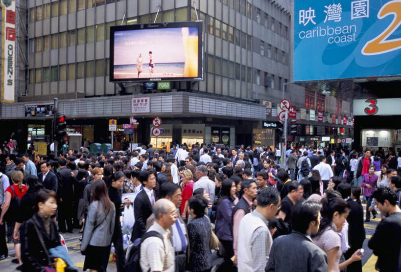 东方人,家,走,横图,室外,白天,正面,旅游,度假,标志建筑,道路,地标,建筑,路,公路,电视,香港,中国,亚洲,阴影,服装,环保,光线,标志,文字,影子,字符,房屋,墙,屋子,公寓,交通,许多人,注视,休闲装,黄种人,娱乐,标识,建设,洋房,楼房,墙壁,墙面,住宅,衣服,绿色,阳光,液晶电视,观察,看,一群人,享受,休闲,休闲服,汉字,旅游胜地,放松,清晰,服饰,轻薄,能源,观看,回收,港,资源,察看,关注,中文,彩电,利用,便携,低碳,东亚,循环,香港岛,香港特别行政区,港澳台,中华人民共和国,国文,华文,彩色电视机,持续,港岛,男人,男性,女人,女性,中年男性,中年女性,亚洲人,电视机,马路,步行,散步,走路,半身,彩图,房子,高清