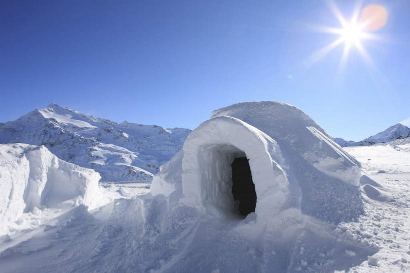 无人,横图,室外,白天,正面,旅游,度假,美景,山,山脉,雪,雪山,大雪,意大利,欧洲,阴影,光线,影子,房屋,屋子,冰,积雪,景观,山峰,雪景,冬季,冬天,山峦,文化,娱乐,蓝色,蓝天,天空,阳光,自然,群山,天,享受,休闲,景色,放松,寒冷,晴朗,冰冷,南欧,自然风光,阿尔卑斯山脉,万里无云,意大利共和国,严寒,冰凉,酷寒,凛冽,凛凛,极冷,雪屋,晴空,晴空万里,彩图,房子,小屋