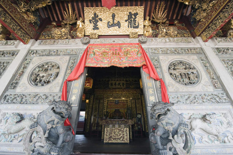 无人,寺庙,横图,室外,白天,仰视,旅游,度假,标志建筑,地标,建筑,雕塑,马来西亚,亚洲,节日,艺术,装饰,雕刻,雕像,墙,燃烧,文化,娱乐,建设,墙壁,墙面,香火,工艺品,庙宇,祈祷,享受,休闲,健康,旅游胜地,放松,许愿,宗教,东南亚,信仰,纪念,祈求,美术,主题,陈列,功能,美学,槟城,槟城州,槟榔屿,槟州,马来西亚联邦,平安,彩图,低角度拍摄,庙,寺