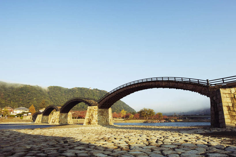 无人,家,横图,室外,白天,正面,度假,河流,美景,山,山脉,水,植物,城市风光,城市,日本,亚洲,阴影,光线,木板,影子,房屋,屋子,河水,景观,山顶,山峰,水流,桥,木桥,山峦,娱乐,楼房,拱桥,住宅,栈桥,树,树木,蓝色,绿色,蓝天,天空,阳光,自然,群山,天,享受,休闲,景色,放松,拱形,生长,晴朗,成长,人行桥,木板桥,东亚,本州,万里无云,本州岛,日本国,中国地方,山口,山口县,锦带桥,颠峰,极峰,晴空,晴空万里,彩图,房子