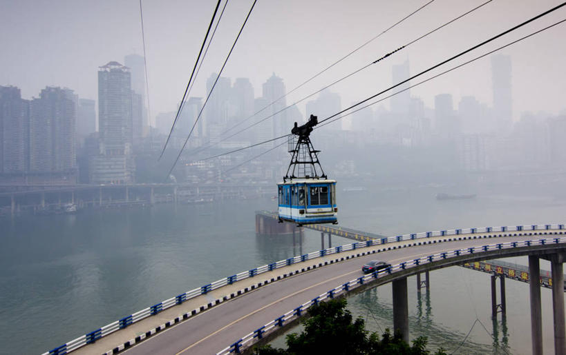 无人,高楼大厦,横图,室外,白天,正面,度假,河流,美景,水,植物,雾,城市风光,城市,大厦,道路,建筑,路,摩天大楼,公路,重庆,中国,亚洲,阴影,朦胧,模糊,光线,影子,河水,景观,水流,高架,交通,娱乐,建设,缆车,树,树木,绿色,阳光,自然,交通工具,享受,休闲,景色,放松,生长,成长,迷雾,高架桥,东亚,索道,高架道路,跨线桥,中华人民共和国,西南地区,重庆市,渝,缆索铁路,大雾,彩图,大楼,高层建筑,高楼,摩天楼