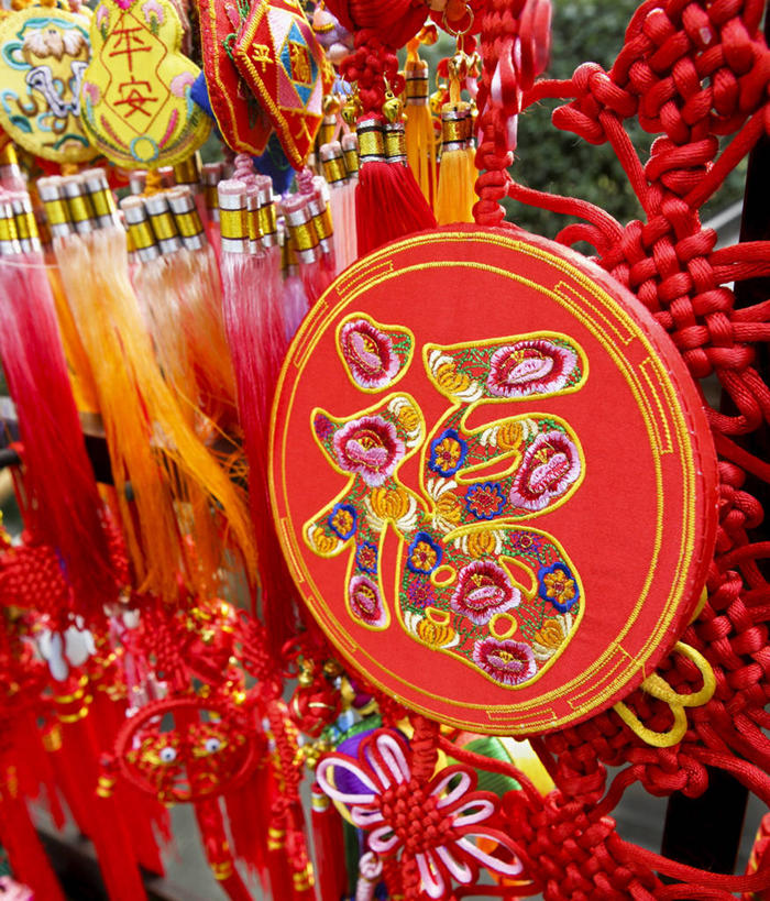 无人,竖图,俯视,室外,特写,白天,度假,美景,城市风光,城市,重庆,中国,春节,亚洲,阴影,节日,庆祝,艺术,编织,光线,标志,文字,影子,字符,景观,艺术品,文化,娱乐,标识,红色,阳光,工艺品,中国结,庆典,享受,休闲,汉字,景色,放松,纪念,工艺,美术,中文,东亚,中华人民共和国,西南地区,国文,华文,重庆市,渝,彩图,高角度拍摄