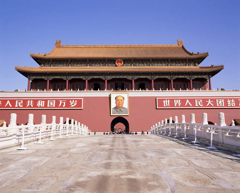 东方人,一个人,无人,天安门,宫殿,栏杆,横图,照片,室外,白天,仰视,旅游,度假,名胜古迹,标志建筑,道路,地标,建筑,路,北京,天安门广场,中国,亚洲,仅一个男性,仅一个人,仅一个中年男性,遗迹,毛泽东,栅栏,墙,篱笆,拱门,围栏,小路,交通,首都,黄种人,古迹,文物,娱乐,建设,古建筑,护栏,墙壁,墙面,蓝色,蓝天,天空,天,享受,休闲,旅游胜地,放松,摄影,主席,巨大,庞大,晴朗,领导,毛主席,古文明,东亚,万里无云,中华人民共和国,北京市,京,北平,华北地区,二十八画生,润之,诗人,石三伢子,咏芝,革命家,理论家,首脑,战略家,宏大,硕大,伟大,男人,男性,中年男性,亚洲人,相片,晴空,晴空万里,半身,彩图,低角度拍摄,拍摄,照相