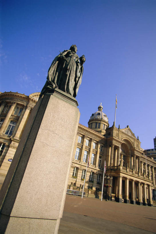 无人,高楼大厦,竖图,室外,白天,仰视,度假,办公楼,美景,窗户,门,城市风光,城市,大厦,建筑,摩天大楼,写字楼,雕塑,英国,欧洲,阴影,艺术,装饰,光线,雕刻,雕像,影子,柱子,墙,景观,娱乐,玻璃窗,墙壁,墙面,蓝色,蓝天,天空,阳光,工艺品,门框,楼宇,天,享受,休闲,商务楼,景色,放松,晴朗,纪念,美术,西欧,主题,市政厅,大不列颠,陈列,大不列颠及北爱尔兰联合王国,万里无云,功能,美学,伯明翰,大不列颠联合王国,日不落英帝国,西米德兰兹郡,晴空,晴空万里,彩图,低角度拍摄,大楼,高层建筑,高楼,摩天楼