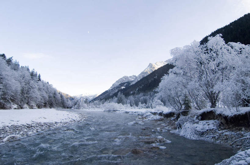 无人,横图,室外,白天,正面,旅游,度假,河流,石头,美景,水,雪,植物,大雪,奥地利,欧洲,日本,亚洲,波纹,石子,河水,积雪,景观,水流,雪景,冬季,冬天,涟漪,霜,娱乐,树,树木,水纹,自然,波浪,享受,休闲,景色,放松,寒冷,生长,成长,自然风光,东亚,中欧,本州,本州岛,日本国,中部地方,水晕,日本阿尔卑斯山脉,严寒,奥地利共和国,石块,彩图