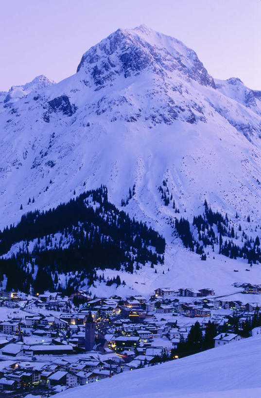无人,家,竖图,室外,夜晚,正面,雪,植物,大雪,照明,奥地利,欧洲,日本,亚洲,房屋,屋子,积雪,乡村,雪景,冬季,冬天,农村,楼房,住宅,灯,树,树木,绿色,自然,灯具,村庄,寒冷,生长,成长,村落,照亮,照明设备,东亚,中欧,前照灯,前大灯,本州,车前灯,本州岛,日本国,中部地方,日本阿尔卑斯山脉,严寒,奥地利共和国,屯子,彩图,房子