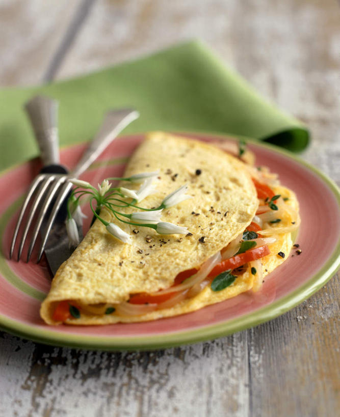 无人,竖图,俯视,室内,特写,白天,植物,餐桌,桌子,辣椒,餐具,一块,阴影,光线,叉子,刀叉,刀子,碟子,盘,影子,草药,药草,中药,盘子,餐巾,碟,清热,餐台,餐刀,药材,中草药,蛋饼,餐叉,香草兰,辣角,红海椒,大椒,辣虎,广椒,中药材,本草,烤薄饼,一株,解毒,婆绒花,山薄荷,石母草,进餐用具,辣子,红辣椒,海椒,番椒,彩图,高角度拍摄