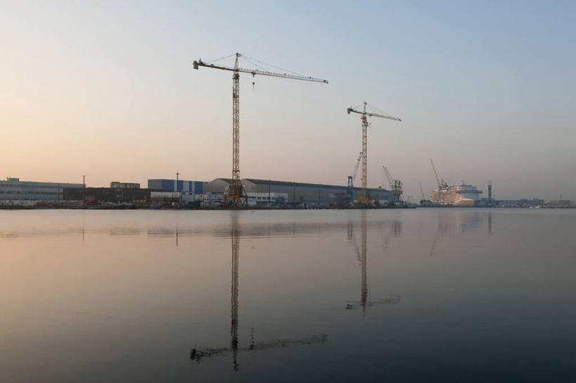 无人,码头,横图,室外,白天,正面,旅游,度假,技术,河流,美景,水,港口,建筑,船,法国,欧洲,阴影,波纹,光线,影子,河水,景观,水流,涟漪,娱乐,设备,游轮,游船,施工,蓝色,倒影,蓝天,水纹,天空,阳光,自然,交通工具,邮轮,波浪,天,享受,休闲,机械,起重机,景色,放松,晴朗,工程,倒映,西欧,法兰西,自然风光,载具,游艇码头,万里无云,法兰西共和国,卢瓦尔河地区,水晕,法兰西第五共和国,旅游船,反照,卢瓦尔,卢瓦尔大区,卢瓦尔河大区,晴空,晴空万里,彩图,摆渡口,埠头,渡口,渡头,港湾,海港,口岸,大西洋岸卢瓦尔省,大西洋卢瓦尔省,圣纳泽尔区