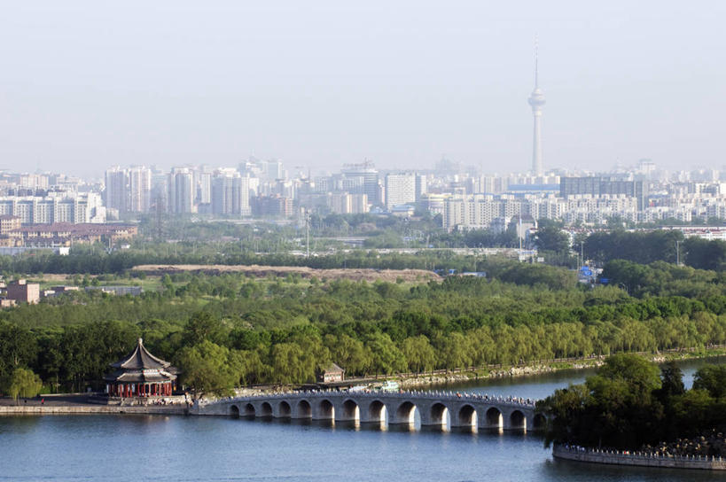 儿童,无人,横图,全景,俯视,航拍,室外,旅游,度假,烹饪,纯洁,湖,美景,水,天际线,城市风光,城市,北京,日光,中国,亚洲,行人,游客,游人,景观,拱门,桥,料理,食品,首都,历史,娱乐,菜肴,美食,路人,旅客,食物,小孩,风景,地标建筑,享受,休闲,景色,放松,可爱,童年,童趣,摄影,佳肴,保护,鸟瞰,中国文化,童真,东亚,烂漫,无邪,昆明湖,十七孔桥,亭台楼阁,过客,天真,孩子,彩图,高角度拍摄,旅行,传统文化,联合国教科文组织