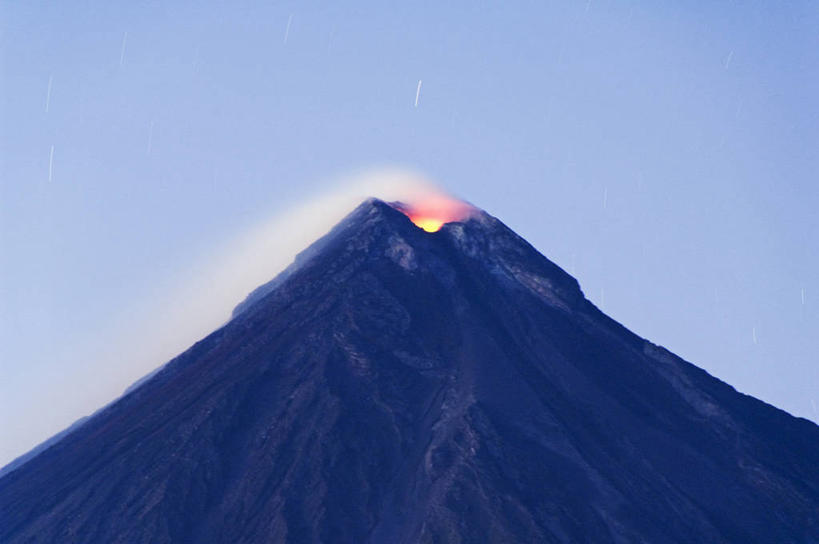 无人,横图,室外,火山,日落,山,山脉,菲律宾,亚洲,发光,蒸汽,圆锥,山顶,光亮,风景,自然,黄昏,烟,摄影,东南亚,动作,照亮,吕宋岛,地质学,彩图,比科尔