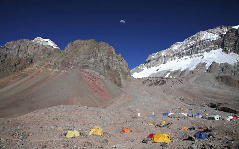 无人,横图,室外,白天,留白,山,山脉,雪,阿根廷,帐篷,地形,风景,摄影,拉丁美洲,露营,阿空加瓜山,安地斯山脉,门多萨省,冒险,休闲活动,彩图,阿空加瓜省立公园,对焦