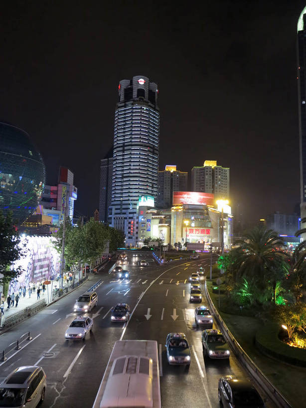 无人,家,高楼大厦,商店,竖图,俯视,航拍,彩色,室外,夜晚,购物,度假,消费,美景,植物,城市风光,标志建筑,超市,城市,大厦,道路,地标,建筑,路,路灯,摩天大楼,霓虹灯,人行横道,商场,夜景,公路,汽车,上海,中国,亚洲,阴影,光线,影子,房屋,屋子,景观,公寓,建筑群,人行道,灯光,分界线,七彩,停车线,交通,娱乐,光源,建设,洋房,楼房,霓虹,住宅,车,灯,树,树木,绿色,自然,交通工具,轿车,驾驶,行驶,享受,休闲,景色,放松,金融,百货,徐家汇,生长,成长,车行道,车行道分界线,操纵,申,控制,照明设备,鸟瞰,载具,标线,人行横道线,驾车,选购,贸易,百货公司,东亚,操控,车行线,徐汇区,东方商厦,上海市,美罗城,中华人民共和国,沪,华东地区,氖灯,血拼,把持,斑马线,马路,彩图,高角度拍摄,房子,大楼,高层建筑,高楼,购物商场,购物中心,摩天楼,商业中心,漕溪北路,肇嘉浜路,上实大厦,shslj1