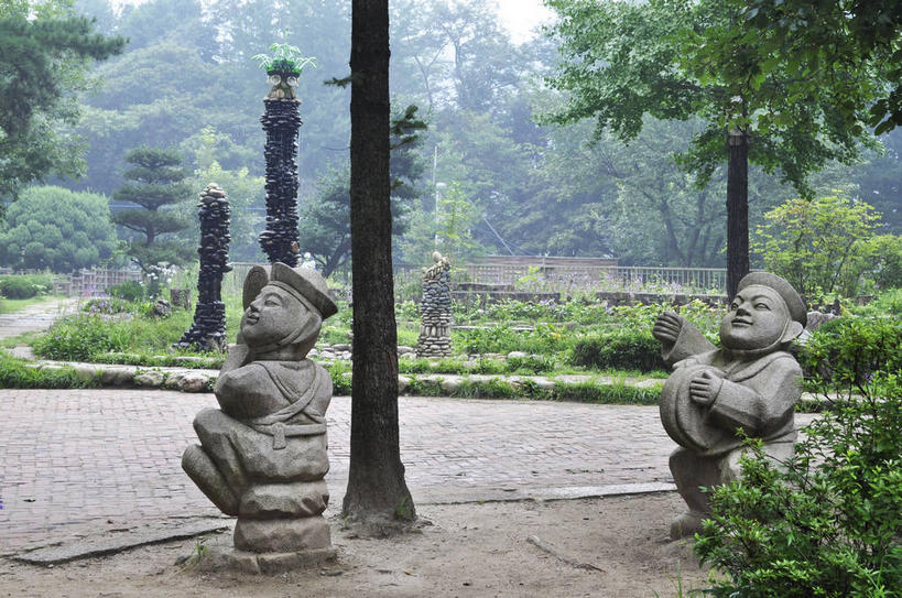 无人,横图,室外,白天,正面,旅游,度假,草地,草坪,岛屿,石头,美景,植物,雕塑,春川,南怡岛,韩国,亚洲,艺术,装饰,雕刻,雕像,石子,岛,景观,娱乐,石雕,草,树,树木,绿色,自然,工艺品,享受,休闲,景色,放松,生长,成长,纪念,美术,自然风光,主题,陈列,东亚,功能,美学,大韩民国,江原道,春川市,列岛,群岛,石块,岩石,诸岛,彩图,道,shslj1