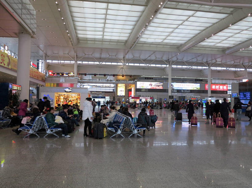 东方人,火车站,坐,走,横图,室内,白天,正面,度假,显示器,美景,窗户,城市风光,城市,车站,椅子,上海,中国,亚洲,行人,握,服装,瓷砖,地砖,拉杆箱,旅行箱,屏幕,墙,景观,地面,站台,许多人,拿,拿着,休闲装,黄种人,娱乐,显示屏,月台,路人,玻璃窗,墙壁,墙面,衣服,倒影,行李箱,箱子,一群人,享受,休闲,休闲服,景色,放松,握着,服饰,出差,虹桥火车站,申,倒映,输出设备,东亚,闵行区,上海市,中华人民共和国,沪,华东地区,反照,过客,男人,男性,年轻男性,年轻女性,女人,女性,中年男性,中年女性,亚洲人,步行,散步,走路,坐着,半身,彩图,旅行,铁路车站,铁路站,上海虹桥站,shslj1