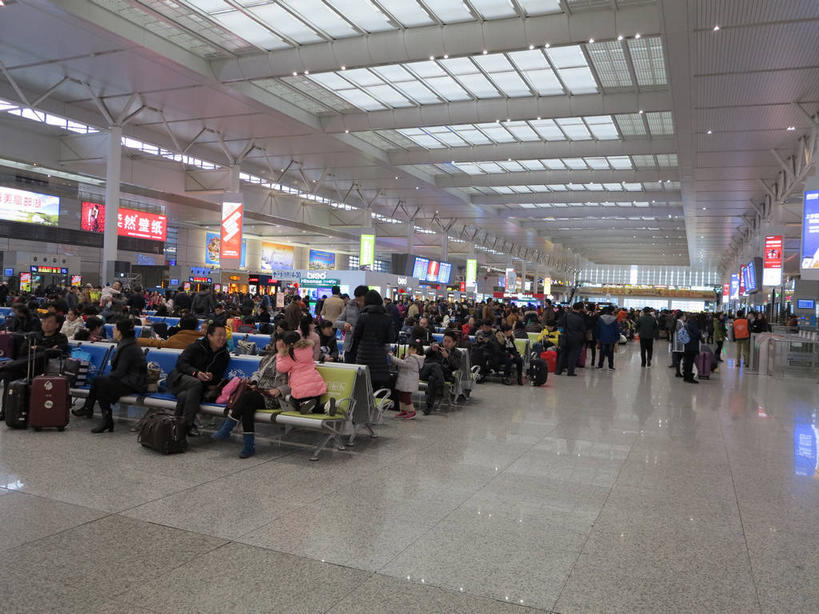 东方人,火车站,坐,走,横图,室内,白天,正面,度假,显示器,美景,窗户,城市风光,城市,车站,椅子,上海,中国,亚洲,行人,握,服装,瓷砖,地砖,拉杆箱,旅行箱,屏幕,墙,景观,地面,站台,许多人,拿,拿着,休闲装,黄种人,娱乐,显示屏,月台,路人,玻璃窗,墙壁,墙面,衣服,倒影,行李箱,箱子,一群人,享受,休闲,休闲服,景色,放松,握着,服饰,出差,虹桥火车站,申,倒映,输出设备,东亚,闵行区,上海市,中华人民共和国,沪,华东地区,反照,过客,男人,男性,年轻男性,年轻女性,女人,女性,中年男性,中年女性,亚洲人,步行,散步,走路,坐着,半身,彩图,旅行,铁路车站,铁路站,上海虹桥站,shslj1