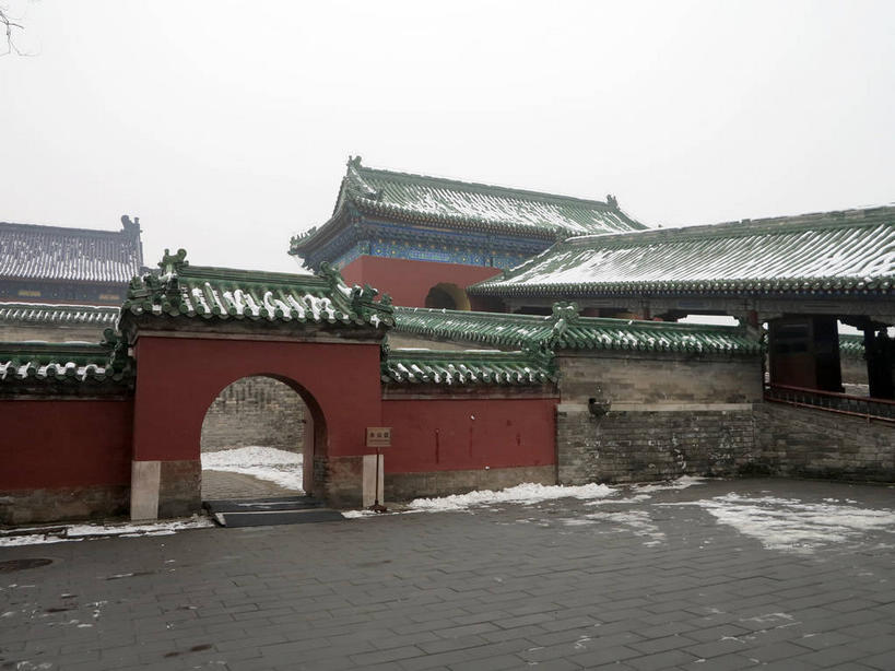 无人,天坛,宫殿,横图,室外,白天,正面,旅游,度假,名胜古迹,树林,雪,植物,大雪,标志建筑,地标,建筑,北京,中国,亚洲,节日,遗迹,瓦片,墙,屋檐,积雪,乌云,雪景,云,阴天,云朵,冬季,冬天,拱门,地面,首都,云彩,古迹,文化,文物,娱乐,建设,古建筑,檐,墙壁,墙面,树,树木,绿色,天空,自然,天,祈祷,祈福,享受,休闲,健康,旅游胜地,放松,寒冷,许愿,宗教,信仰,生长,成长,纪念,祈求,宫廷,昏暗,阴沉,祭天,古文明,东亚,中华人民共和国,东城区,北京市,京,北平,华北地区,天坛公园,严寒,王宫,北京天坛,平安,彩图,皇宫,永定门内大街,东城,shslj1