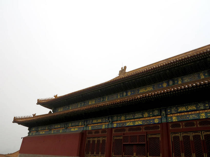 无人,博物馆,故宫,宫殿,栏杆,横图,室外,白天,仰视,旅游,度假,名胜古迹,雪,雾,大雪,标志建筑,地标,建筑,北京,中国,亚洲,朦胧,模糊,研究,遗迹,瓦片,墙,屋檐,积雪,乌云,雪景,云,阴天,云朵,冬季,冬天,围栏,首都,教育,云彩,古迹,文物,娱乐,建设,古建筑,护栏,檐,墙壁,墙面,黄色,红色,天空,紫禁城,天,享受,休闲,旅游胜地,放松,寒冷,展览,迷雾,宫廷,昏暗,阴沉,欣赏,陈列,古文明,东亚,中华人民共和国,东城区,北京市,京,北平,华北地区,严寒,王宫,典藏,大雾,彩图,低角度拍摄,故宫博物院,皇宫,北京紫禁城,北京故宫,飞檐,东城,shslj1