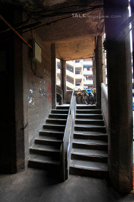 无人,家,栏杆,竖图,室外,白天,正面,旅游,度假,楼梯,标志建筑,地标,建筑,上海,中国,亚洲,扶手,房屋,阶梯,墙,屋子,公寓,娱乐,建设,洋房,护栏,楼房,墙壁,墙面,台阶,住宅,享受,休闲,旅游胜地,放松,申,杨浦区,东亚,上海市,隆昌公寓,隆昌路,中华人民共和国,沪,华东地区,彩图,房子,shwf1