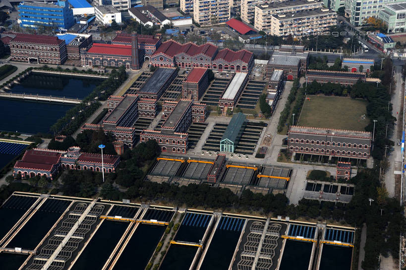 无人,家,工厂,横图,俯视,航拍,室外,白天,旅游,度假,草地,草坪,美景,植物,城市风光,标志建筑,城市,地标,建筑,上海,中国,亚洲,阴影,光线,影子,房屋,屋子,景观,公寓,娱乐,建设,虹口区,洋房,楼房,住宅,草,树,树木,绿色,阳光,自然,享受,休闲,景色,放松,工业,生长,成长,申,鸟瞰,杨浦区,东亚,上海市,杨树浦水厂,中华人民共和国,沪,华东地区,彩图,高角度拍摄,房子,制造厂,生产工厂,杨树浦路,shzxz1