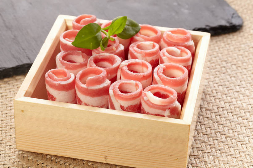 无人,横图,俯视,室内,特写,白天,烹饪,中餐,餐桌,桌子,叶子,一排,许多,朦胧,模糊,整齐,并列,并排,木制,肉,料理,食品,绿叶,很多,火锅,羊肉,菜肴,美食,肉类,食物,排列,一个,粉色,绿色,白色,木制品,容器,碗,中式,嫩叶,佳肴,单个,餐台,中华料理,储藏,储存,队列,平行,肉食,叶,叶片,彩图,高角度拍摄,贮存,shjb1