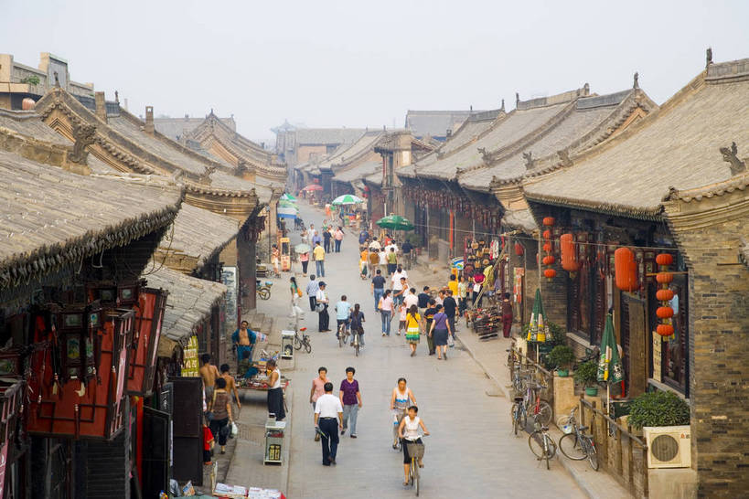 横图,俯视,彩色,室外,白天,旅游,城市,胡同,建筑,街道,平遥,中国,亚洲,灯笼,瓦片,屋顶,城镇,古城,集市,许多人,历史,红灯笼,古代,一群人,摄影,东亚,山西省,中华人民共和国,古远,彩图,旅行,目的地,平遥古城,飞檐,bj174