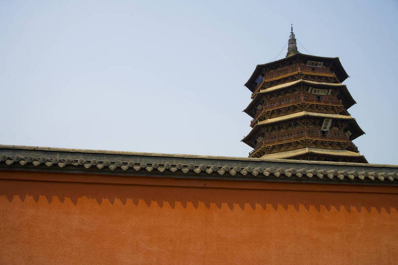 横图,彩色,室外,白天,旅游,度假,名胜古迹,标志建筑,地标,建筑,中国,亚洲,遗迹,木制,瓦片,屋顶,文化遗产,塔,古迹,历史,文物,娱乐,建设,古建筑,墙壁,古代,木制品,享受,休闲,旅游胜地,放松,摄影,古代建筑,中国文化,古文明,东亚,山西省,中华人民共和国,古远,应县,彩图,旅行,目的地,bj174