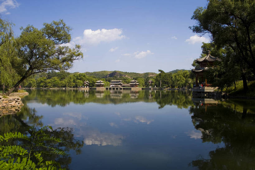 宫殿,横图,室外,白天,湖,建筑,避暑山庄,中国,亚洲,历史,树木,古代,白云,倒影,旅游胜地,摄影,东亚,世界文化遗产,中华人民共和国,华北地区,河北,河北省,冀,承德,承德市,古远,展馆,彩图,承德避暑山庄,承德离宫,热河行宫,bj174