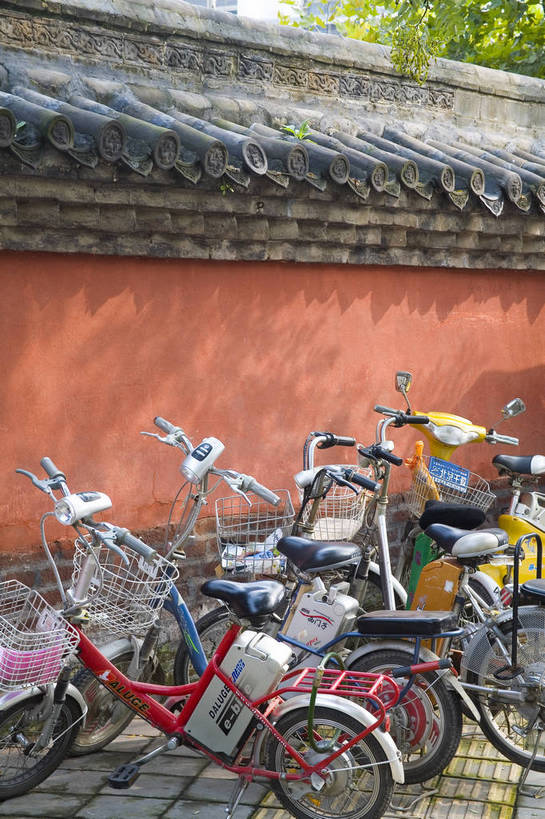 寺庙,竖图,彩色,室外,特写,白天,旅游,度假,名胜古迹,标志建筑,地标,建筑,自行车,雕塑,中国,局部,风俗,遗迹,艺术,雕刻,雕像,墙,文化遗产,艺术品,古迹,历史,文物,娱乐,建设,传统,古建筑,建筑物,古代,享受,休闲,旅游胜地,放松,精神,竖,摄影,中国文化,古文明,山东省,济南,古远,制度,彩图,旅行,庙,寺,孔林,传统文化,bj174