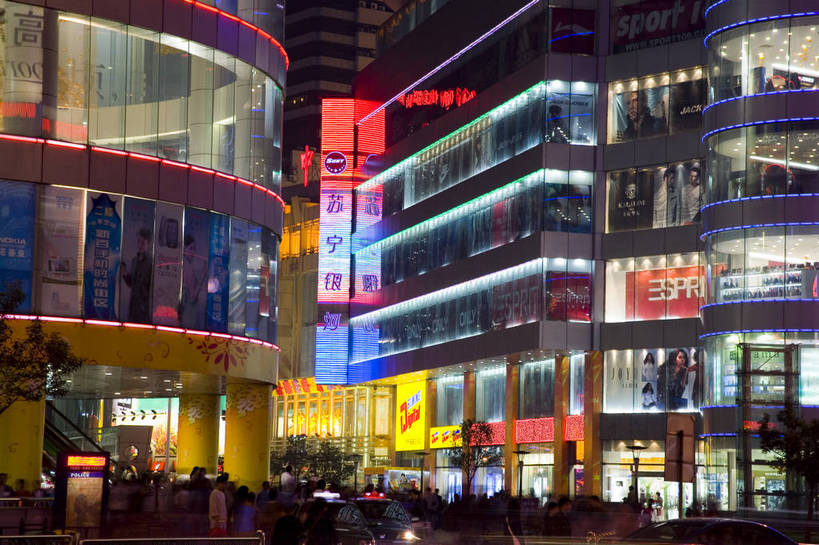 商店,横图,彩色,室外,夜晚,旅游,度假,美景,城市风光,城市,建筑,南京,中国,亚洲,行人,图片,景观,灯光,娱乐,一群人,享受,休闲,闪耀,摩天大厦,景色,放松,摄影,闪烁,灯火通明,东亚,江苏省,中华人民共和国,彩图,旅行,高楼,购物中心,bj174