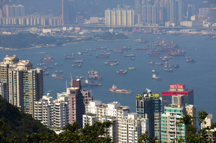 横图,俯视,彩色,室外,白天,旅游,度假,名胜古迹,标志建筑,地标,建筑,香港,中国,亚洲,繁华,遗迹,图片,建筑群,古迹,文物,娱乐,建设,现代,古建筑,现代建筑,维多利亚港,享受,休闲,旅游胜地,摩天大厦,放松,摄影,港,古文明,东亚,发展,维多利亚湾,香港特别行政区,港澳台,中华人民共和国,繁荣,维多利亚,发达,太平山,维港,彩图,港湾,高楼,海港,bj174
