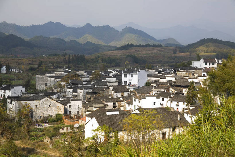 横图,彩色,室外,白天,旅游,标志建筑,地标,建筑,中国,亚洲,风俗,民俗,雕刻,浮雕,图片,房屋,楼阁,屋子,文化遗产,建筑群,楼群,古典,历史,建设,传统,江西,婺源,楼房,民居,古代,旅游胜地,摄影,人文景观,中国文化,东亚,江西省,中华人民共和国,华东地区,赣,婺源县,上饶,上饶市,古远,彩图,旅行,房子,架空,思溪村,bj174