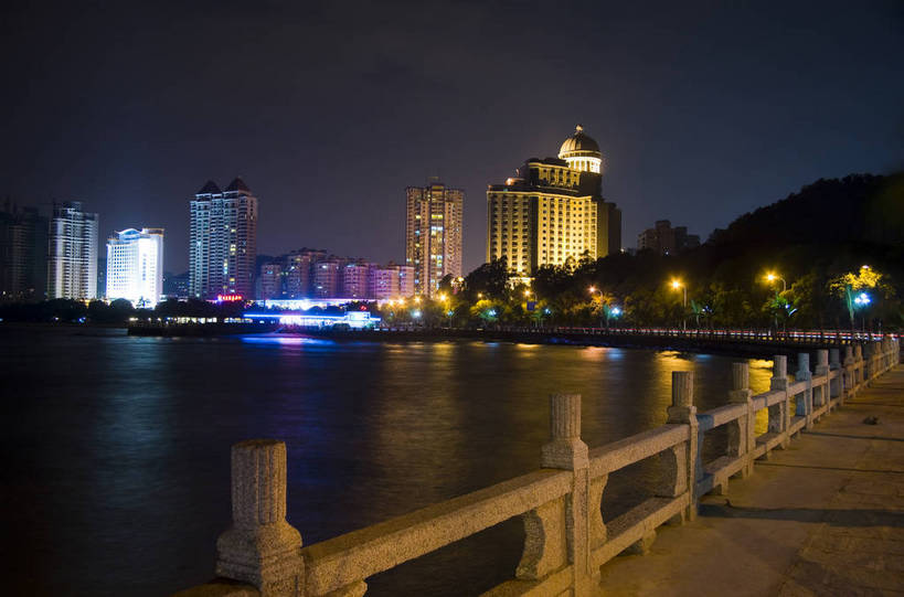 码头,横图,彩色,室外,旅游,度假,石头,美景,水,城市风光,城市,建筑,夜景,船,中国,亚洲,海岸,海边,景观,水边,灯光,渡船,交通,娱乐,现代,传统,特色,灯,绿地,天,享受,休闲,灿烂,闪耀,器皿,景色,放松,运输,摄影,居住,研磨,闪烁,臼杵,文明,特殊,参观,灯火通明,东亚,珠海,广东省,研杵,研钵,中华人民共和国,臼,珠海市,特别,交流,海滩,夜,彩图,观光,旅行,居住区,bj174