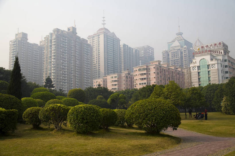 人群,广场,横图,彩色,室外,旅游,度假,美景,天际线,城市风光,城市,大厦,建筑,公路,汽车,叶子,中国,亚洲,景观,绿叶,交通,娱乐,现代,现代建筑,旅客,特色,车,树叶,白云,蓝天,绿地,绿化带,天,享受,休闲,广阔,嫩叶,景色,便捷,放松,运输,摄影,生活方式,经济,轮廓,居住,美好,文明,城市广场,参观,东亚,发展,福建省,中华人民共和国,快捷,开阔,福州,福州市,繁荣,进步,发达,交流,叶,叶片,彩图,观光,旅行,高楼,居住区,快速路,bj174