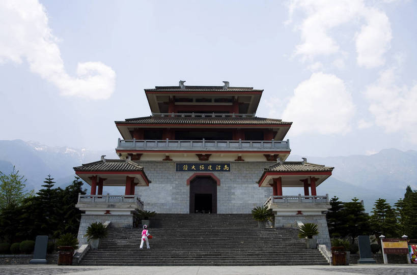 横图,室外,白天,旅游,度假,名胜古迹,标志建筑,地标,建筑,大理,中国,亚洲,遗迹,民俗,景观,文化遗产,建筑群,塔,古典,古迹,文物,娱乐,建设,古建筑,云南,特色,古镇,享受,休闲,旅游胜地,景色,放松,人文景观,古塔,中国文化,古文明,东亚,中华人民共和国,民族建筑,古代文明,旅行,传统文化,三塔,bj174