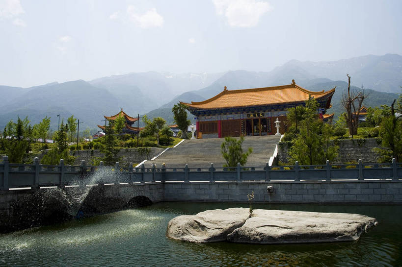横图,室外,白天,旅游,度假,名胜古迹,标志建筑,地标,建筑,大理,中国,亚洲,遗迹,民俗,景观,文化遗产,建筑群,古典,古迹,文物,娱乐,建设,古建筑,云南,特色,古镇,享受,休闲,旅游胜地,景色,放松,人文景观,中国文化,古文明,东亚,中华人民共和国,民族建筑,崇圣寺,古代文明,旅行,传统文化,三塔,bj174