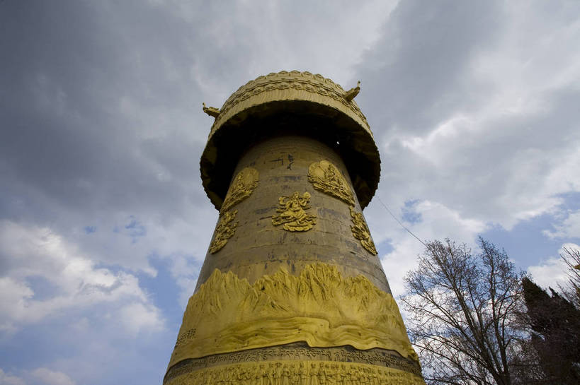 横图,彩色,室外,白天,旅游,标志建筑,地标,建筑,香格里拉,中国,亚洲,民俗,景观,文化遗产,建筑群,塔,古典,建设,迪庆,云南,特色,景色,摄影,人文景观,古塔,中国文化,东亚,中华人民共和国,民族建筑,古代文明,旅行,传统文化,bj174
