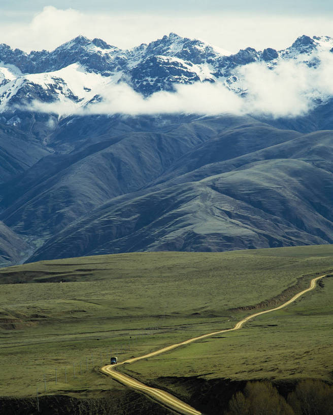 竖图,草地,草原,美景,山脉,雪山,公路,中国,亚洲,景观,云层,云南,自然,景色,竖,摄影,矗立,自然风光,耸立,东亚,中华人民共和国,挺立,彩图,bj174