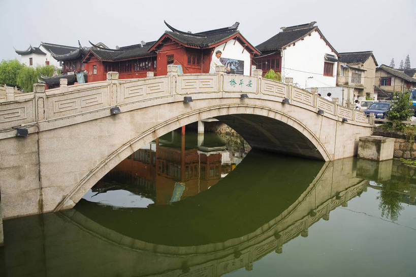 横图,彩色,室外,白天,旅游,度假,名胜古迹,标志建筑,地标,建筑,上海,中国,亚洲,遗迹,景观,文化遗产,建筑群,桥,古典,古迹,文物,娱乐,建设,古建筑,石桥,历史建筑,古镇,享受,休闲,旅游胜地,放松,摄影,申,文明,中国文化,古文明,东亚,七宝镇,闵行区,上海市,中华人民共和国,沪,华东地区,七宝,七宝古镇,河,旅行,平安桥,bj174