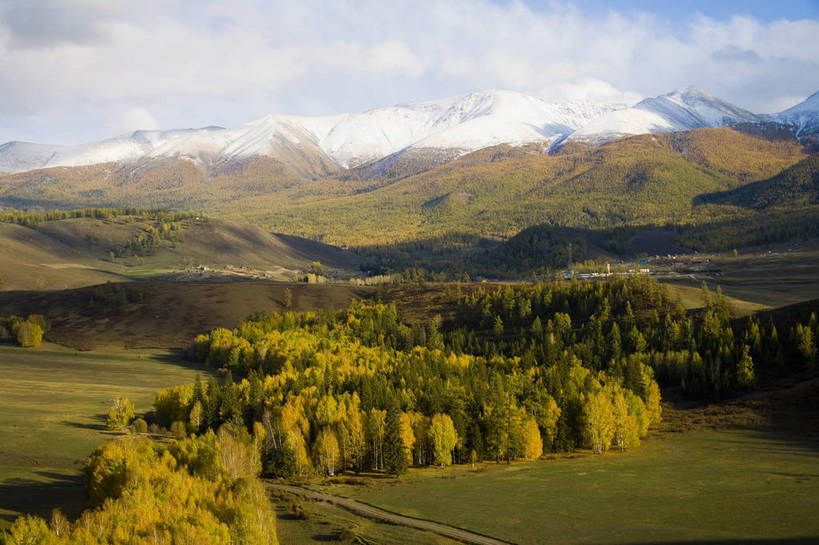 无人,横图,彩色,室外,白天,旅游,度假,名胜古迹,树林,标志建筑,地标,建筑,中国,亚洲,遗迹,古迹,文物,娱乐,建设,古建筑,树木,白云,天空,自然,享受,休闲,旅游胜地,放松,摄影,自然风光,杉树,古文明,东亚,新疆,中华人民共和国,阿勒泰,旅行,白哈巴,bj174