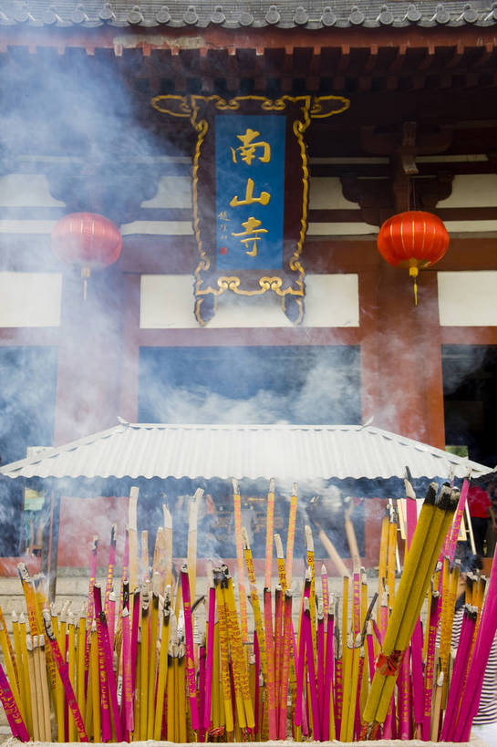 寺庙,竖图,彩色,室外,特写,白天,旅游,标志建筑,地标,建筑,三亚,中国,亚洲,灯笼,建筑群,古典,建设,海南,旅游胜地,竖,摄影,烧香,中国文化,东亚,中华人民共和国,旅行,寺,南山文化旅游区,传统文化,bj174