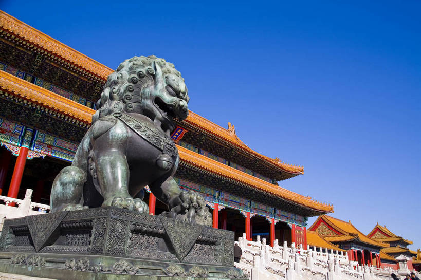 无人,故宫,宫殿,栏杆,横图,彩色,室外,白天,名胜古迹,建筑,哺乳动物,野生动物,狮子,雕塑,北京,中国,亚洲,辟邪,艺术,装饰,雕刻,雕像,景观,文化遗产,文化,动物,工艺品,祈祷,健康,许愿,摄影,古代建筑,纪念,祈求,美术,中国文化,主题,凶猛,陈列,东亚,中华人民共和国,功能,美学,驱邪,祛邪,避邪,守护神,残暴,平安,凶残,铜雕,传统文化,铜狮,铜狮子,bj174